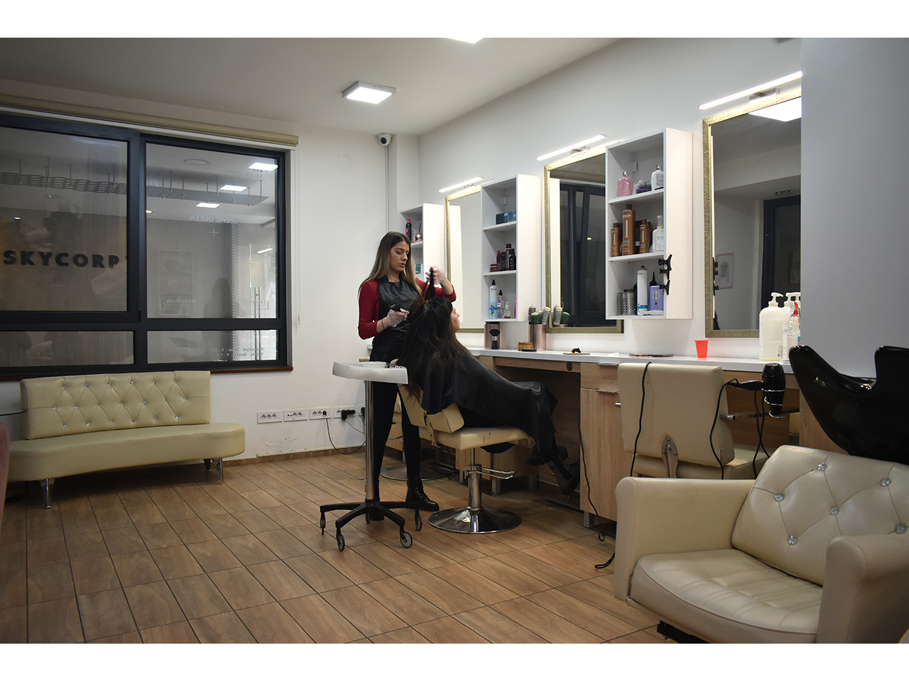 Photo 8 - HAIRDRESSING AND COSMETIC STUDIO SELFIE QUEEN Cosmetics salons Belgrade