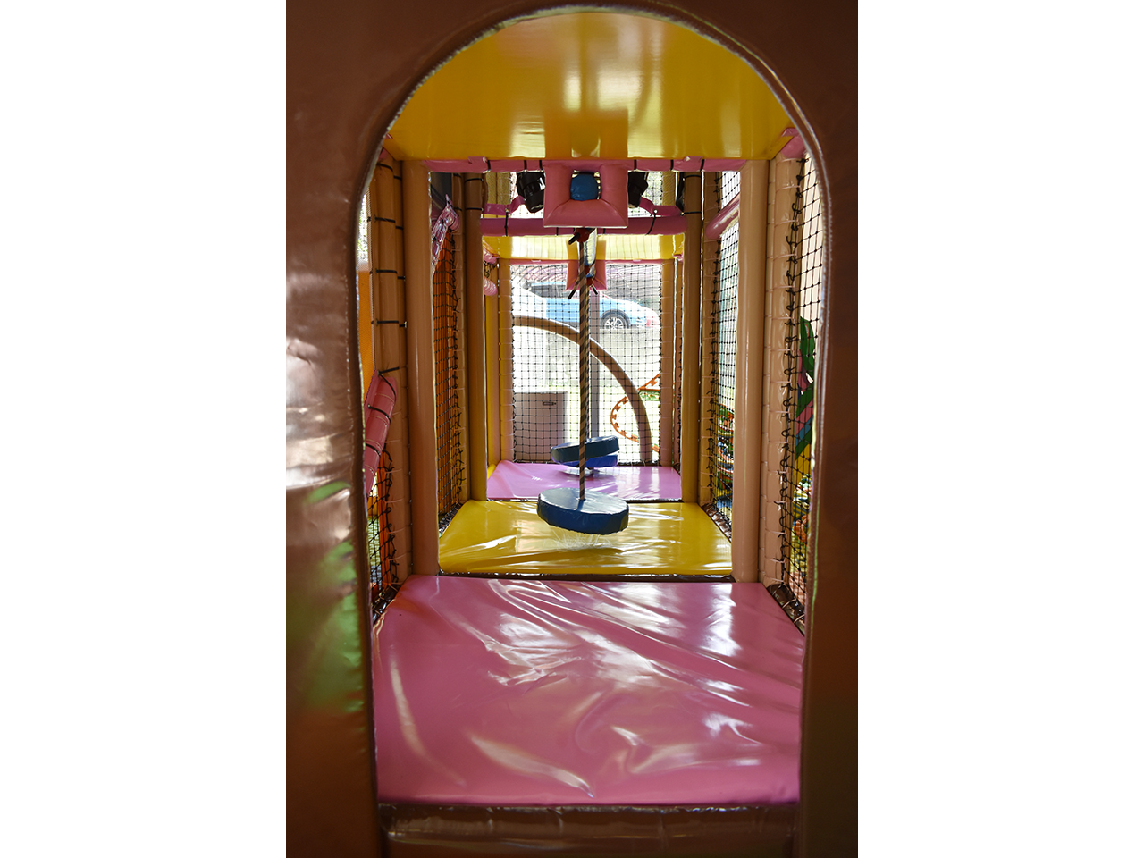 CAFE AND CHILDREN'S PLAYROOM SPARTANAC Kids playgrounds Beograd