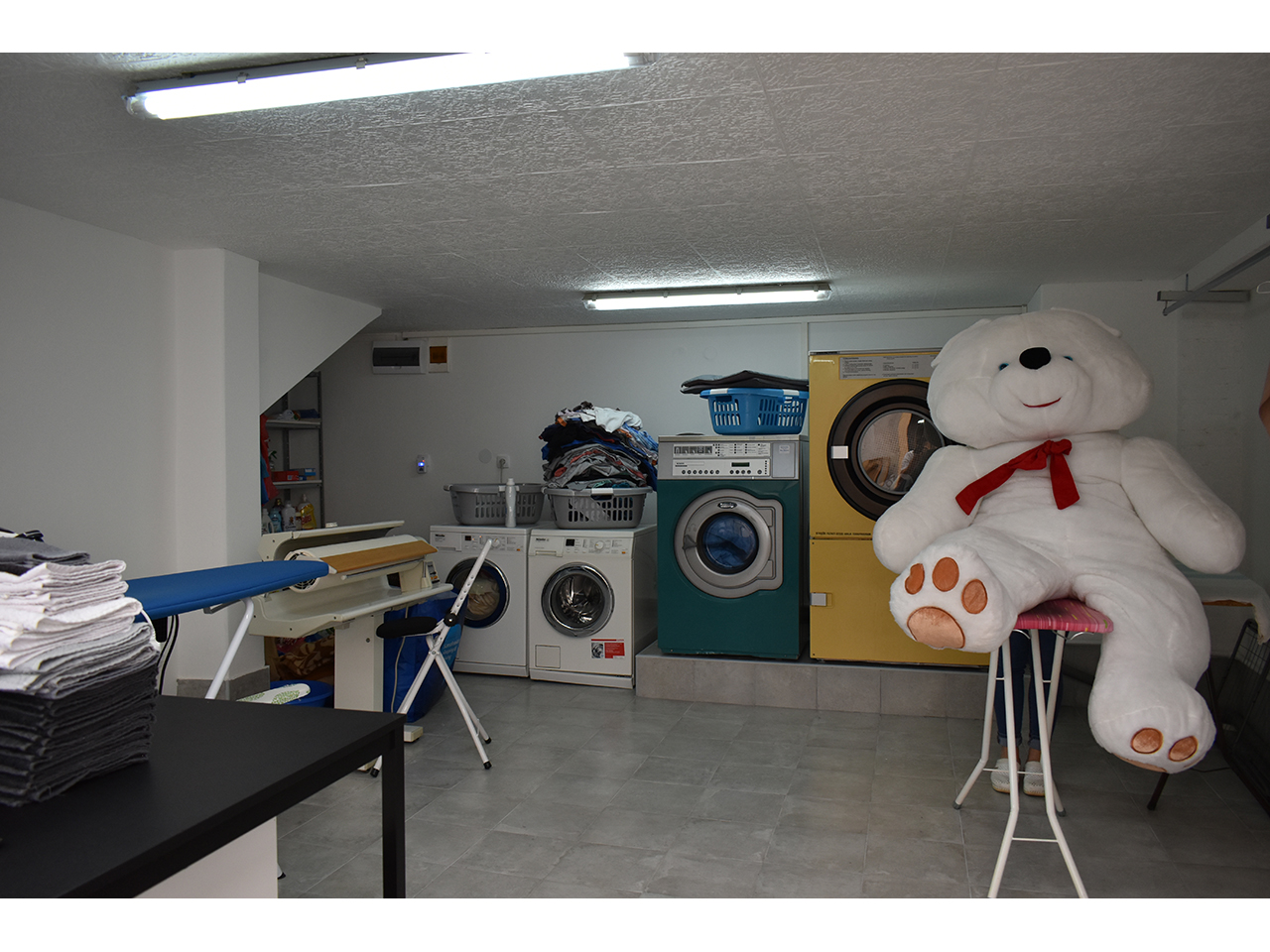 DRY CLEANING AND LAUNDRY KRISTALINO Dry-cleaning Beograd