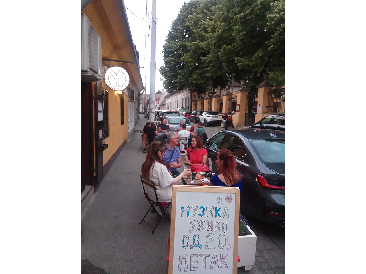 Slika 1 - CHERRY TREE TAPAS BAR Kafe barovi i klubovi Beograd