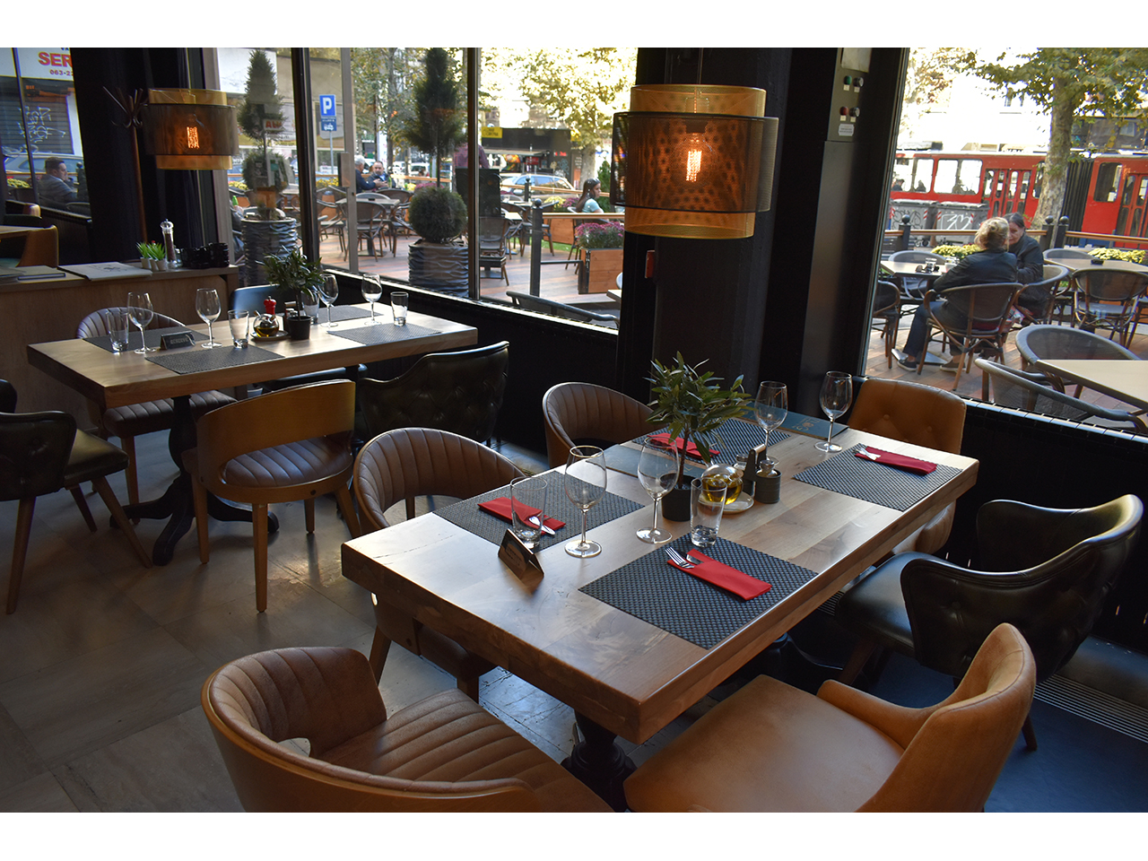 Slika 6 - IZLOG RESTORAN & BAR Restorani Beograd