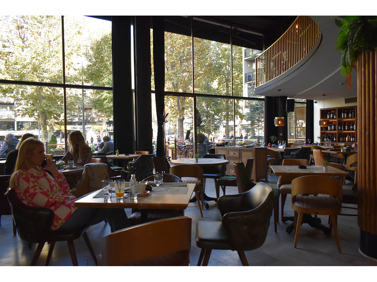 Slika 7 - IZLOG RESTORAN & BAR Restorani Beograd