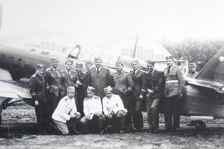 April u Beogradu - Iz kafane u rat