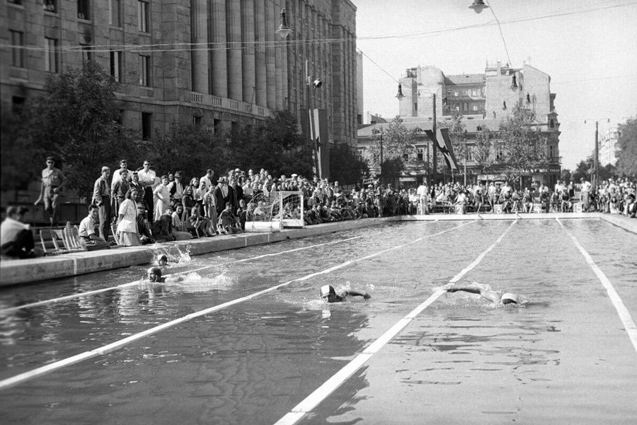 Maši ručicama, maši nožicama: Šetnja centrom Beograda 1946. odvela bi vas pravo u olimpijski bazen u Takovskoj