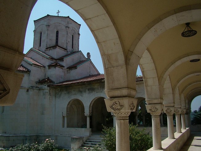 Kraljevska kapela Svetog Andreja Prvozvanog - mesto posleratne tragedije