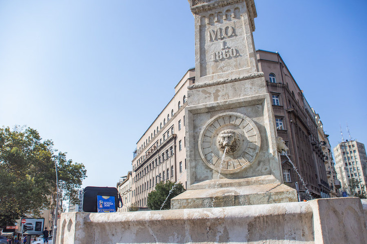 Menjanje sličica na Terazijama – višedecenijska tradicija urbanog Beograda