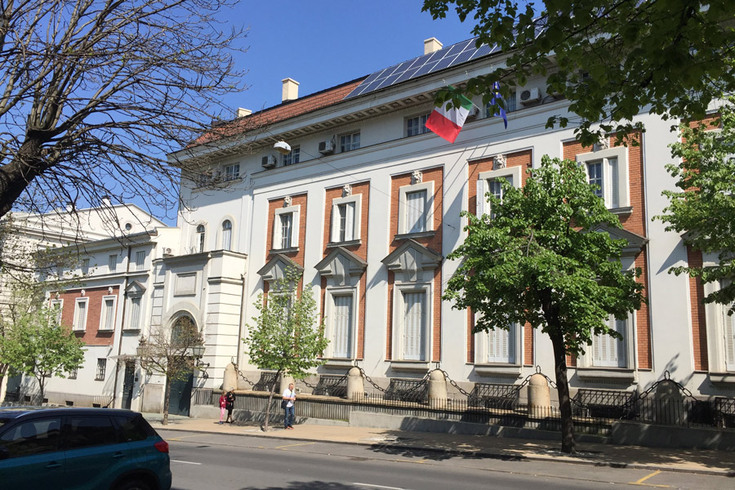 Zgrada ambasade Italije: nemi svedok ambicije jedne Kraljice u burna vremena