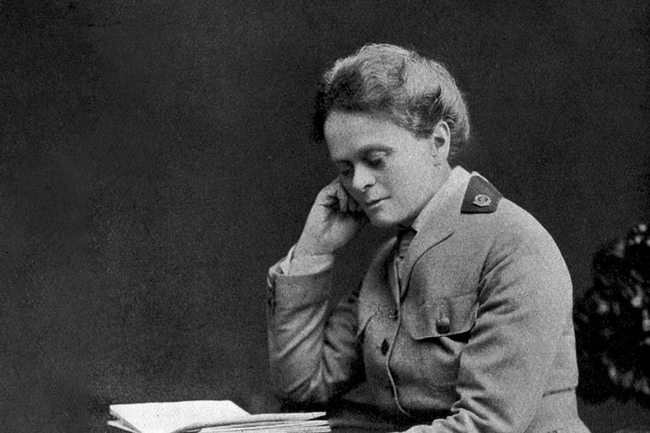 Dr Elzi Inglis - Škotska srpska majka