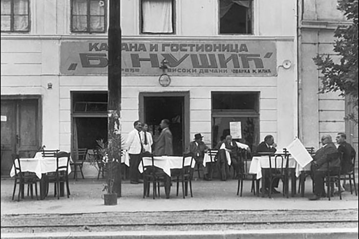 Letelo perje: Kako su kafedžije zavrnule slavinu pevačicama