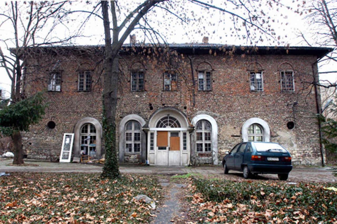 Doktorova kula nasred Ludnice