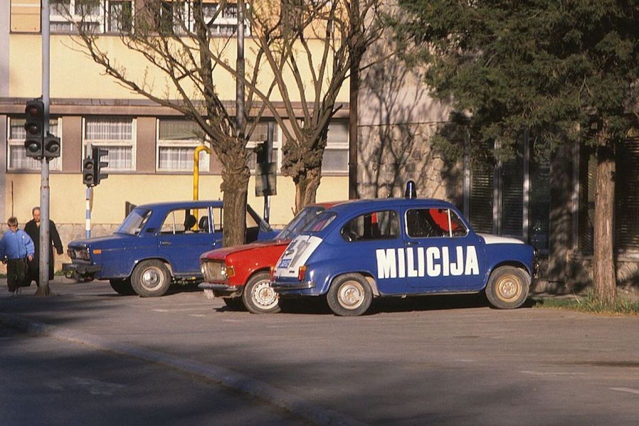 Svetleći milicioneri na ulicama Beograda: stubovi spasa za beogradski javni red i mir