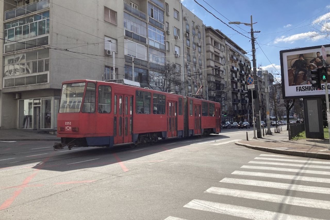 Stop slepim putnicima: Kako se stalo na kraj "kešanju" na tramvaj?