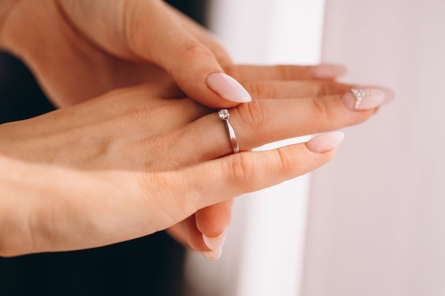 Na kojoj ruci se nosi verenički prsten?