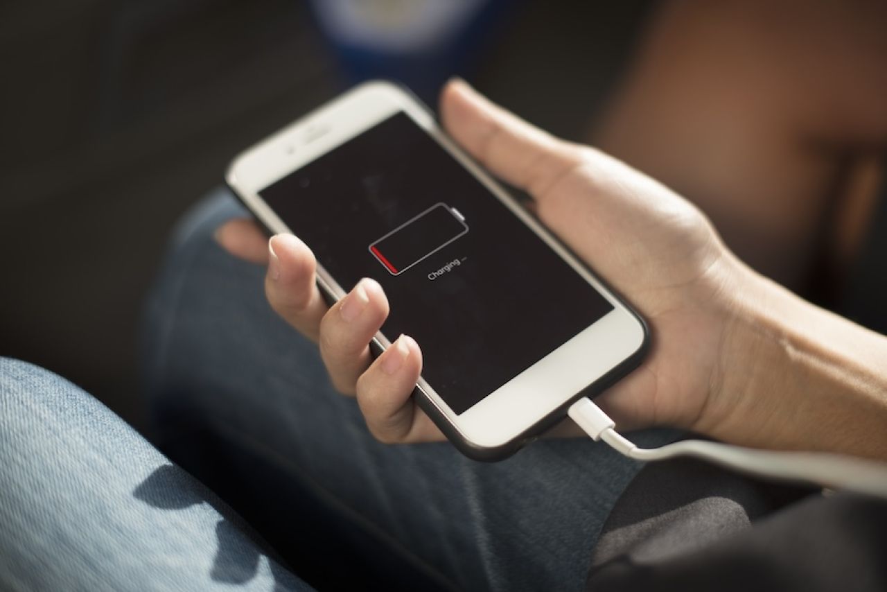 Razbijamo najčešće mitove o punjenju mobilinih telefona