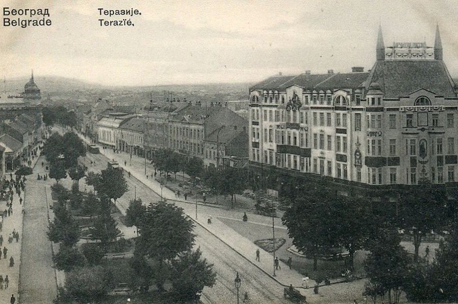 Od vodoskoka do fontane do… raskrsnice? (D)evolucija Terazija